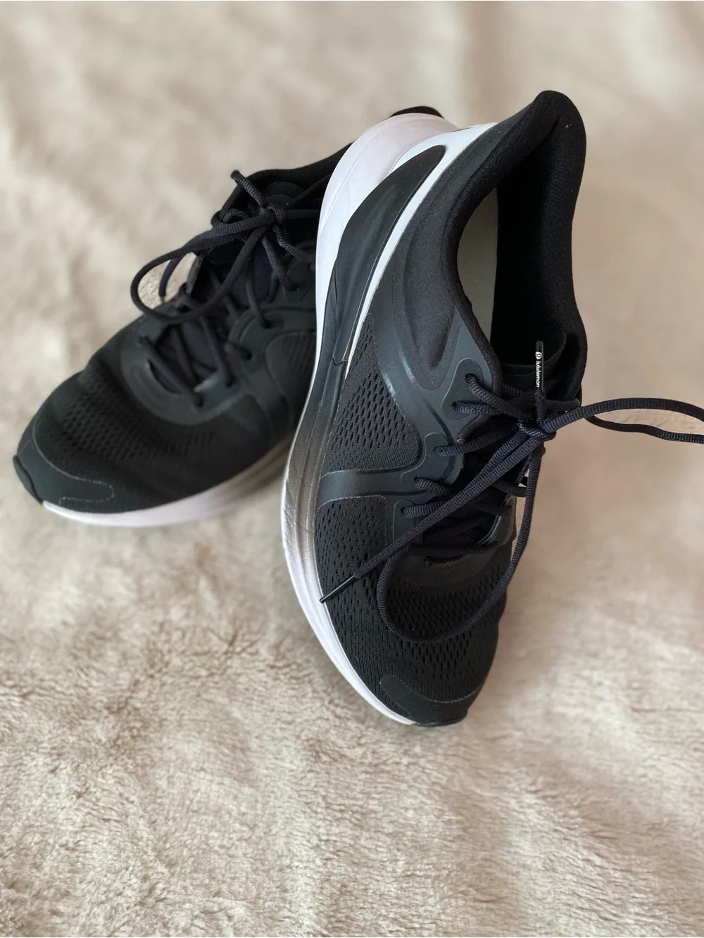 Lululemon Athletica women’s Blissfeel black running sneakers